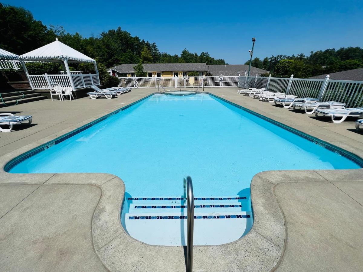 Colonel Williams Resort And Suites Lake George Exterior photo